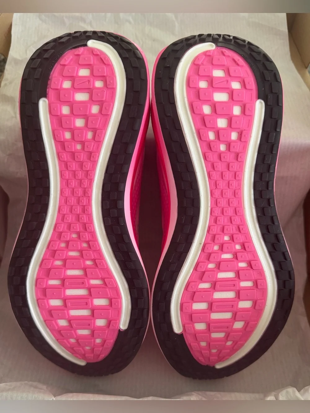 NIB! Nike Vomero Plus Running Shoes Sneakers Pearl Pink / Summit White MSRP $180